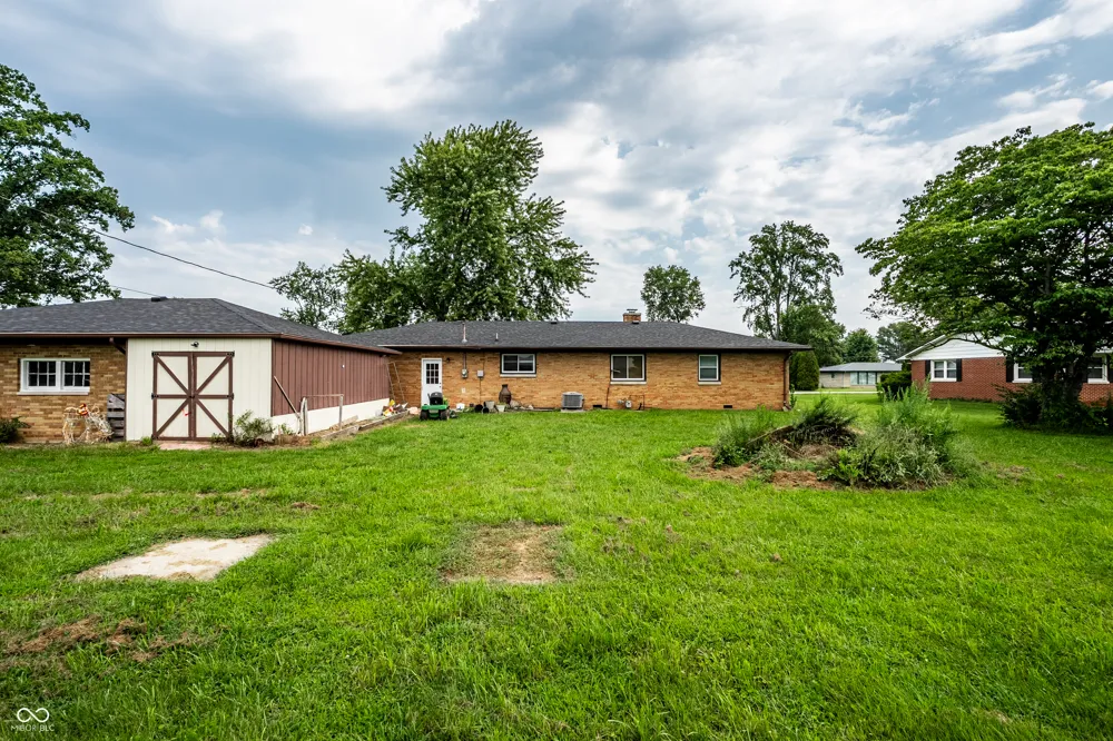 1015 Elizabeth Lane Terre Haute, IN 47802