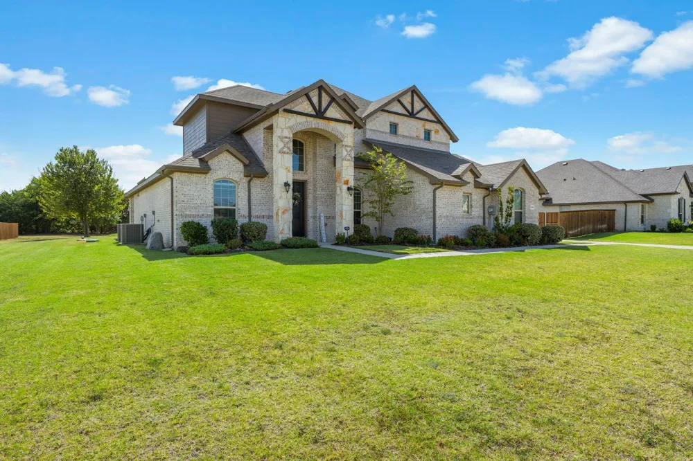 360 Crystal Lake Lane Red Oak, TX 75154