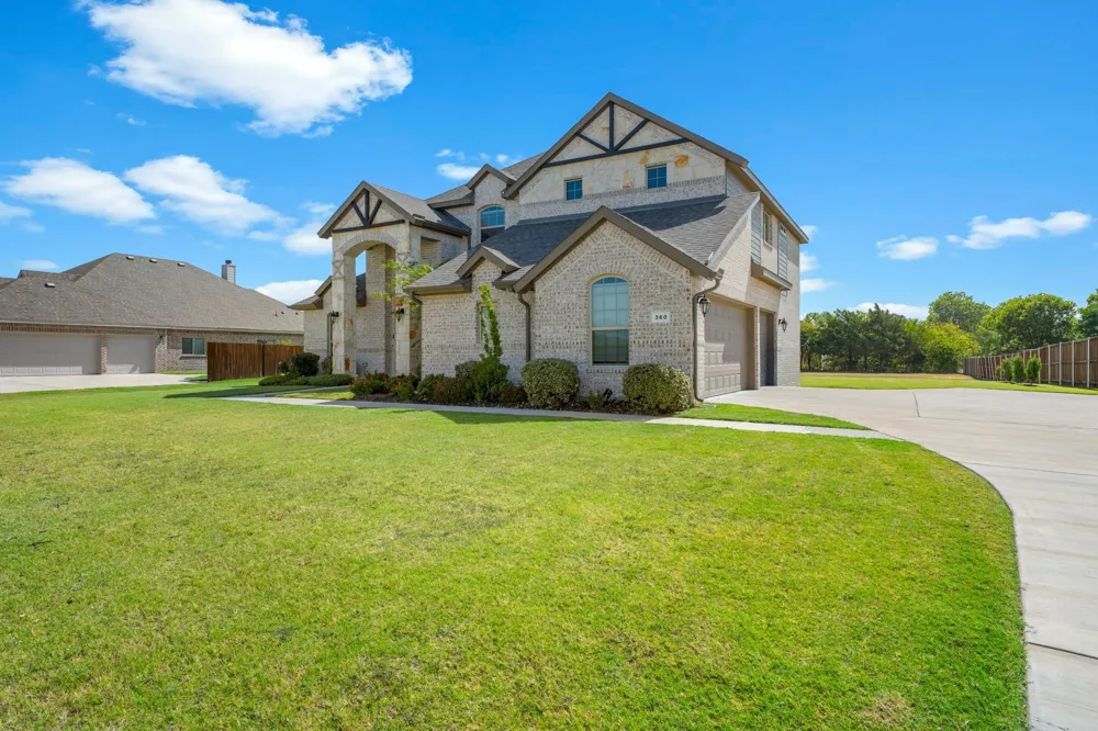 360 Crystal Lake Lane Red Oak, TX 75154