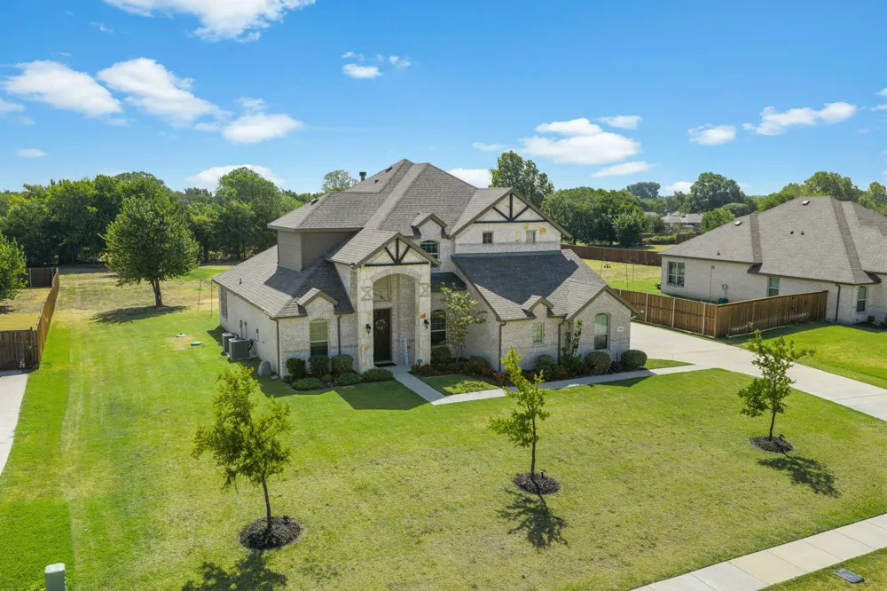 360 Crystal Lake Lane Red Oak, TX 75154