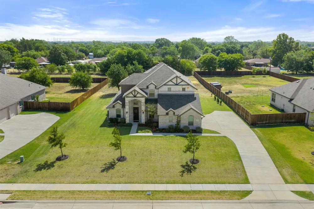 360 Crystal Lake Lane Red Oak, TX 75154