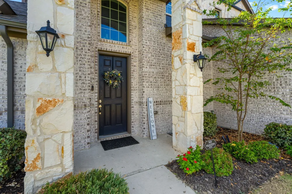 360 Crystal Lake Lane Red Oak, TX 75154