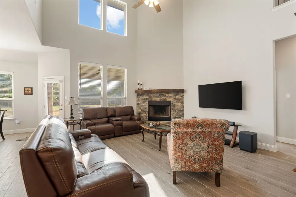 360 Crystal Lake Lane Red Oak, TX 75154