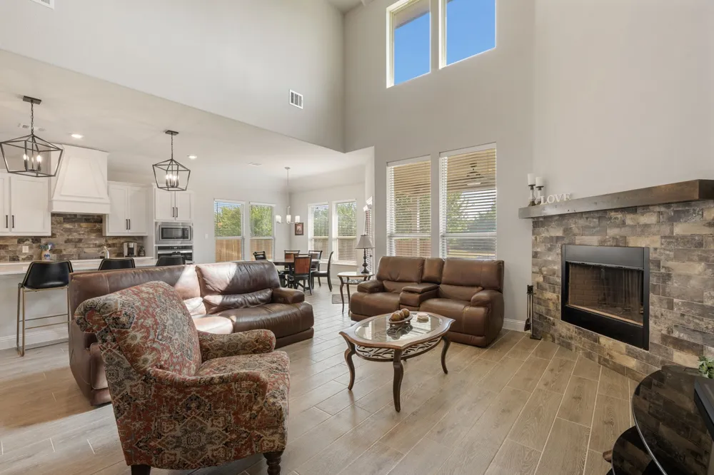 360 Crystal Lake Lane Red Oak, TX 75154