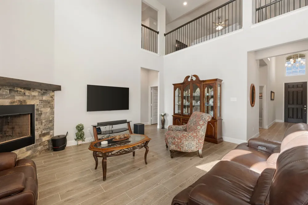 360 Crystal Lake Lane Red Oak, TX 75154