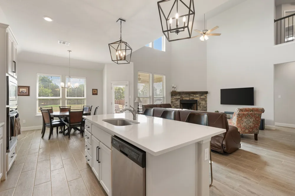 360 Crystal Lake Lane Red Oak, TX 75154