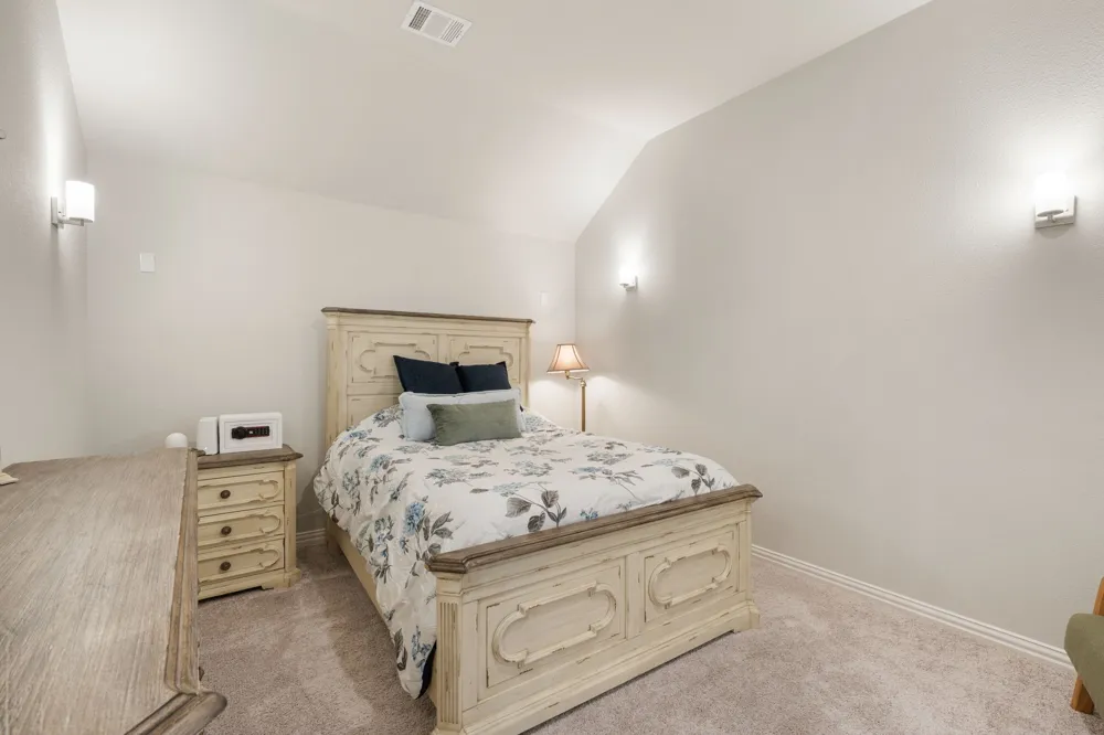 360 Crystal Lake Lane Red Oak, TX 75154