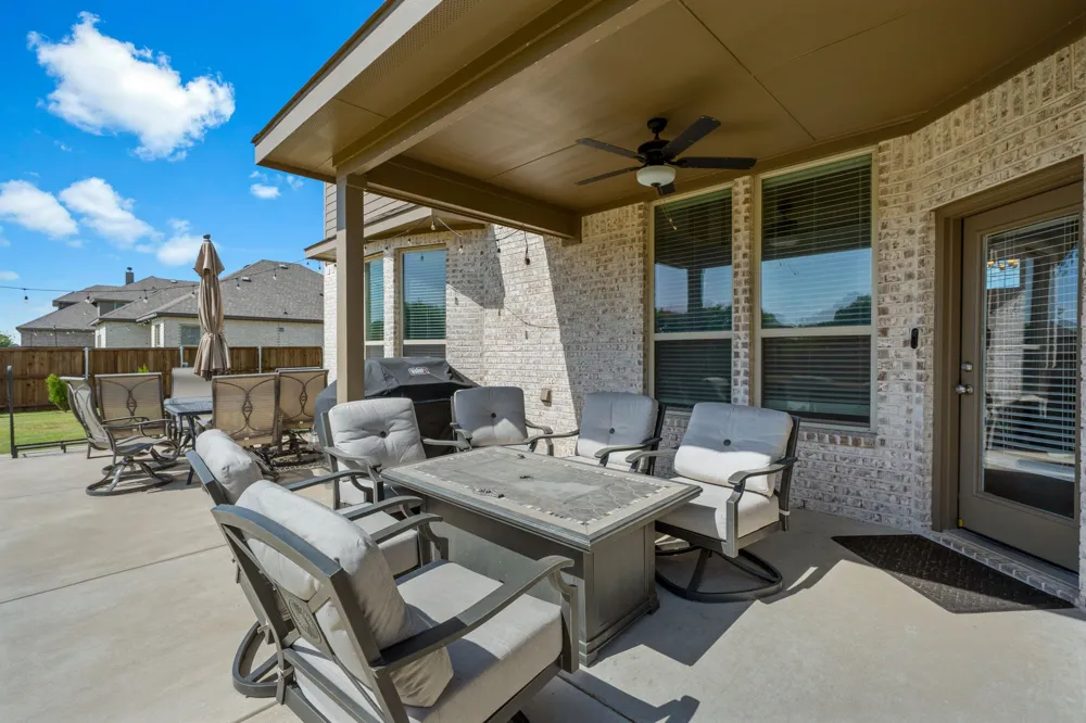 360 Crystal Lake Lane Red Oak, TX 75154