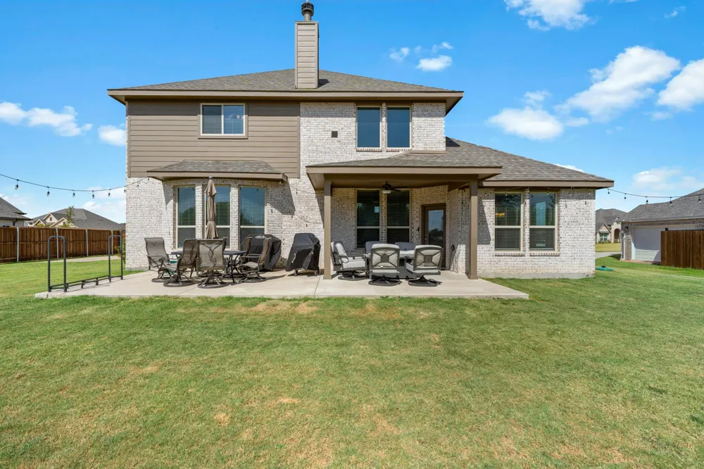 360 Crystal Lake Lane Red Oak, TX 75154