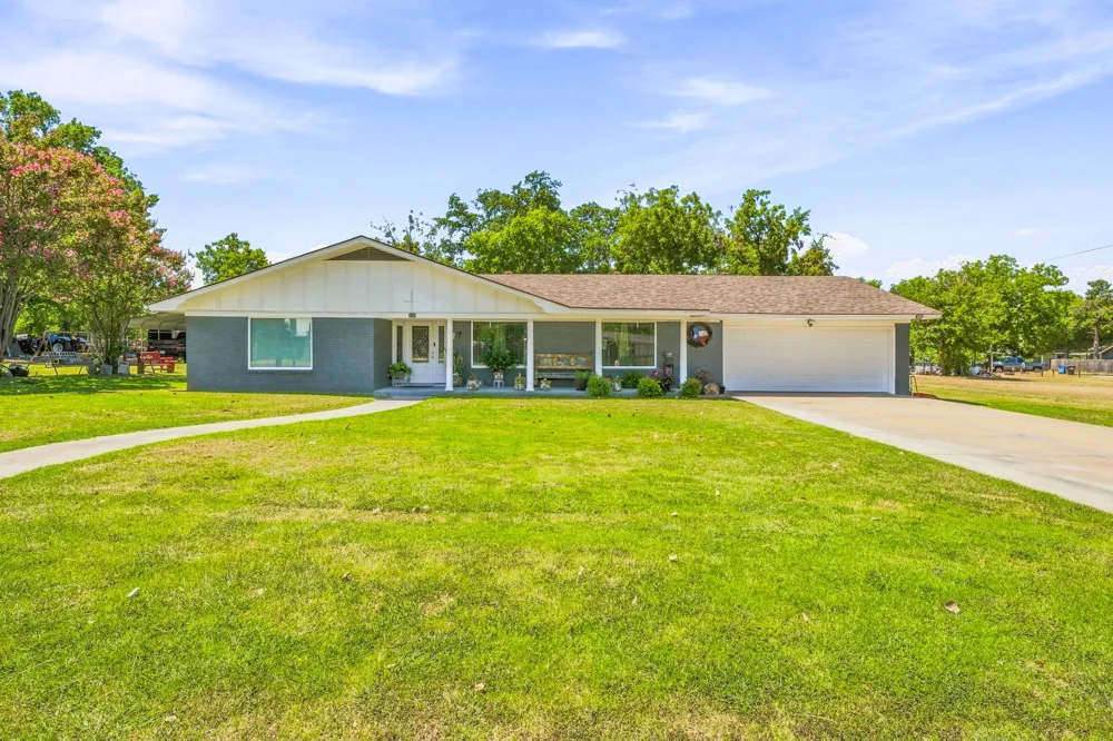 816 S Texas Street De Leon, TX 76444