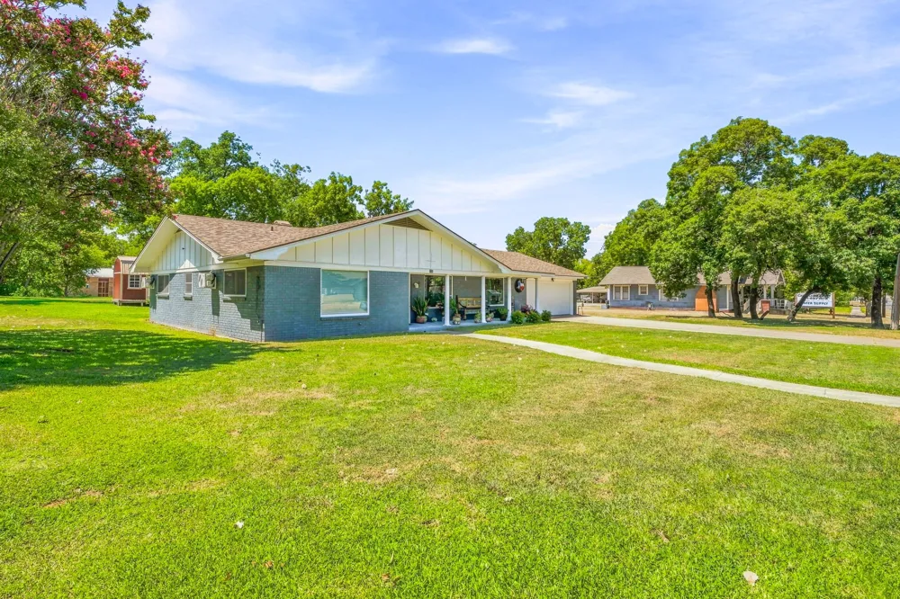 816 S Texas Street De Leon, TX 76444