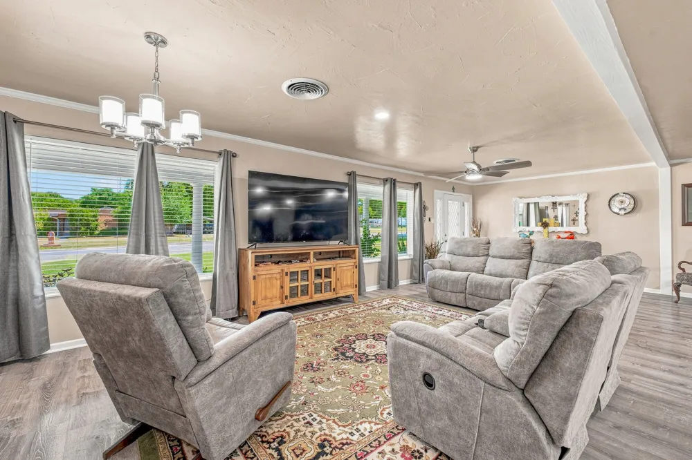 816 S Texas Street De Leon, TX 76444