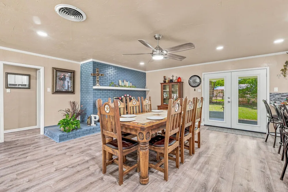 816 S Texas Street De Leon, TX 76444