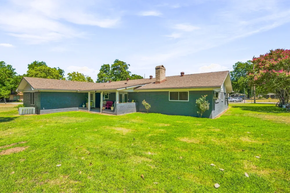 816 S Texas Street De Leon, TX 76444