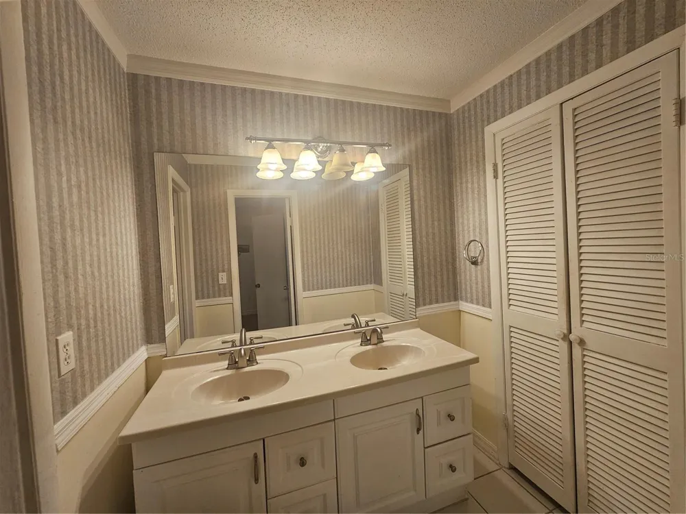 7605 PASA DOBLES COURT Tampa, FL 33615