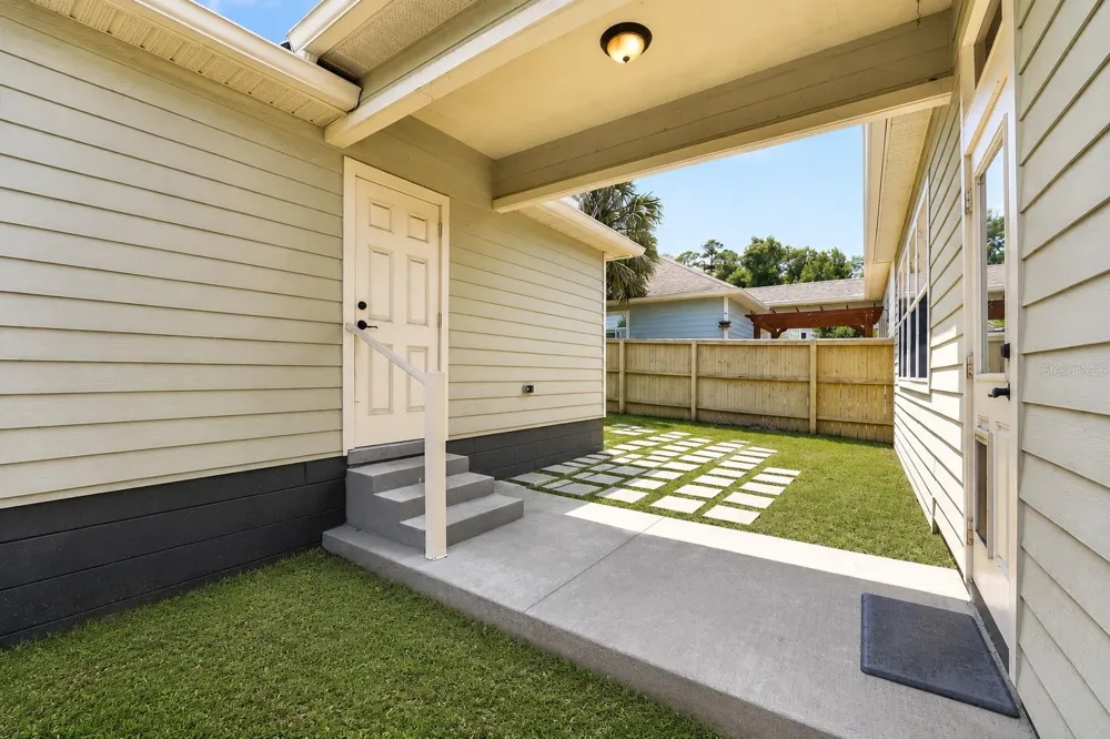 7689 SW 24TH LANE Gainesville, FL 32608