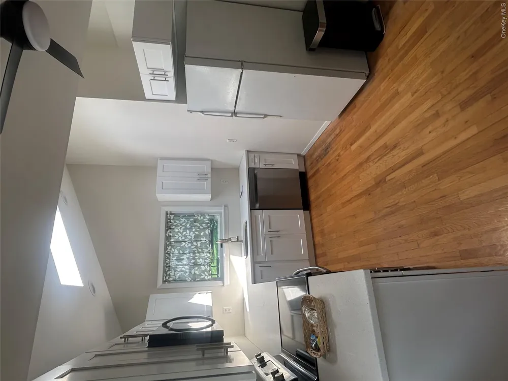 75 Mc Cue Lane Babylon, NY 11702
