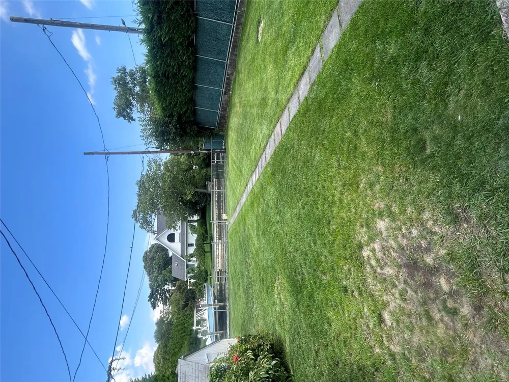75 Mc Cue Lane Babylon, NY 11702