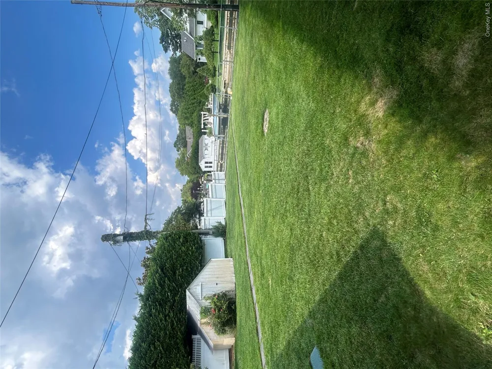 75 Mc Cue Lane Babylon, NY 11702