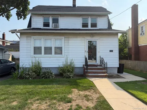 42 W Lincoln Avenue #2nd Fl