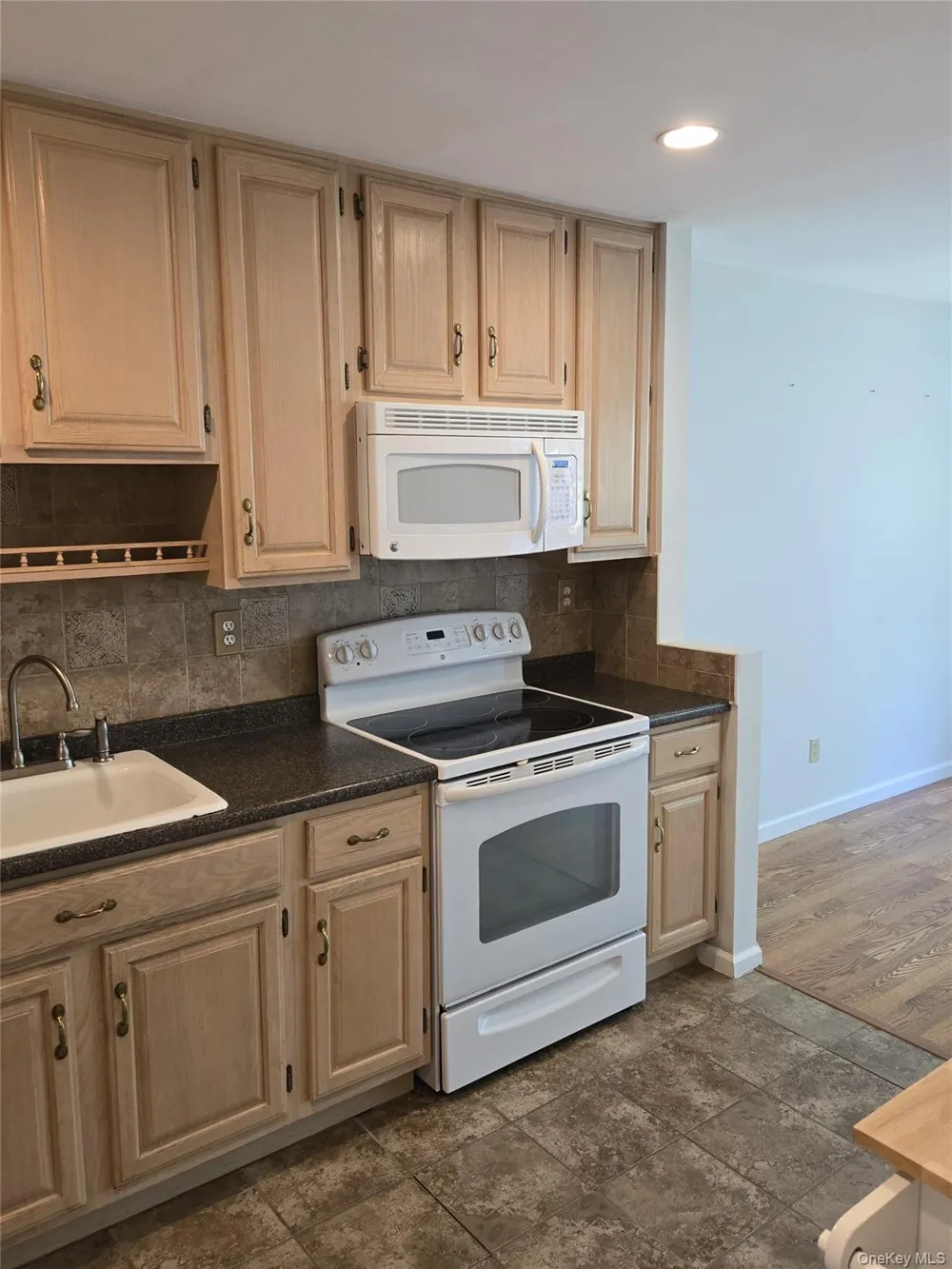 1506 Pondcrest Lane White Plains, NY 10607