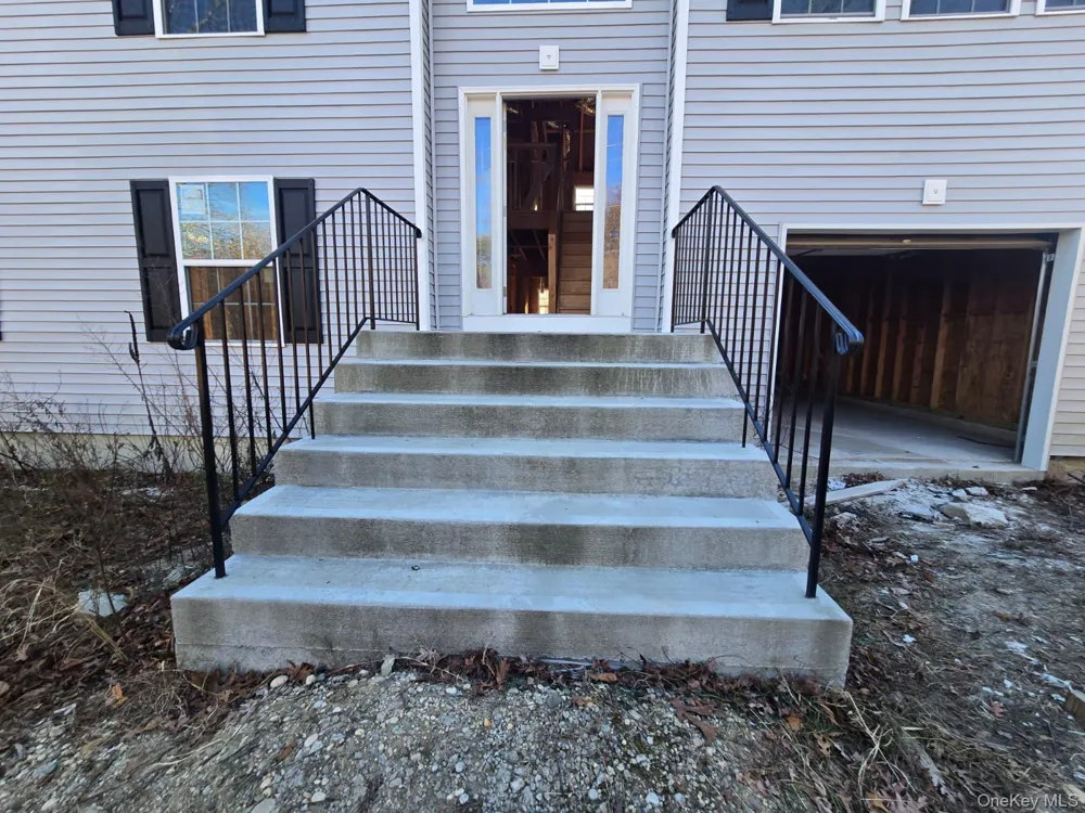 20 Barbara Lane Medford, NY 11763