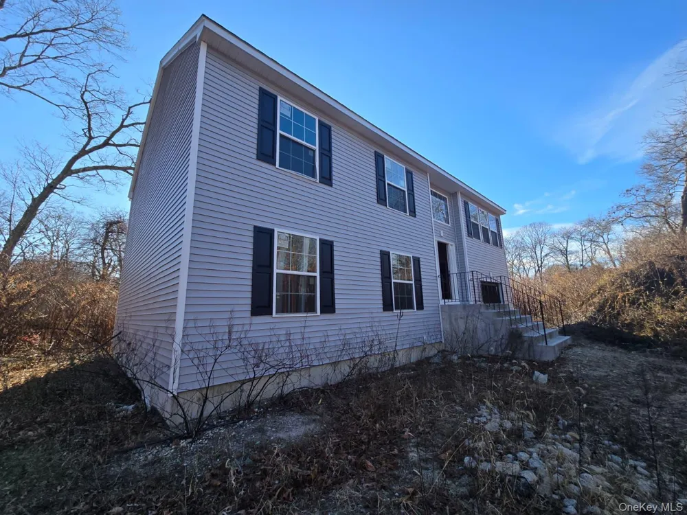 20 Barbara Lane Medford, NY 11763