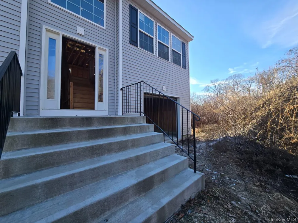 20 Barbara Lane Medford, NY 11763