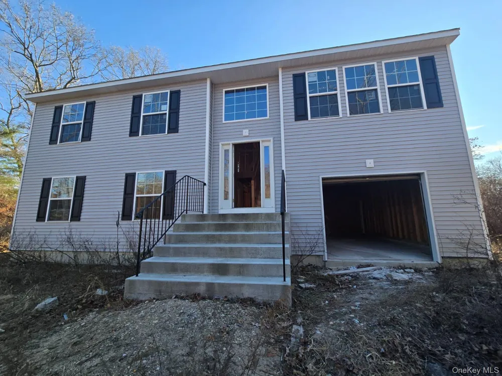 20 Barbara Lane Medford, NY 11763