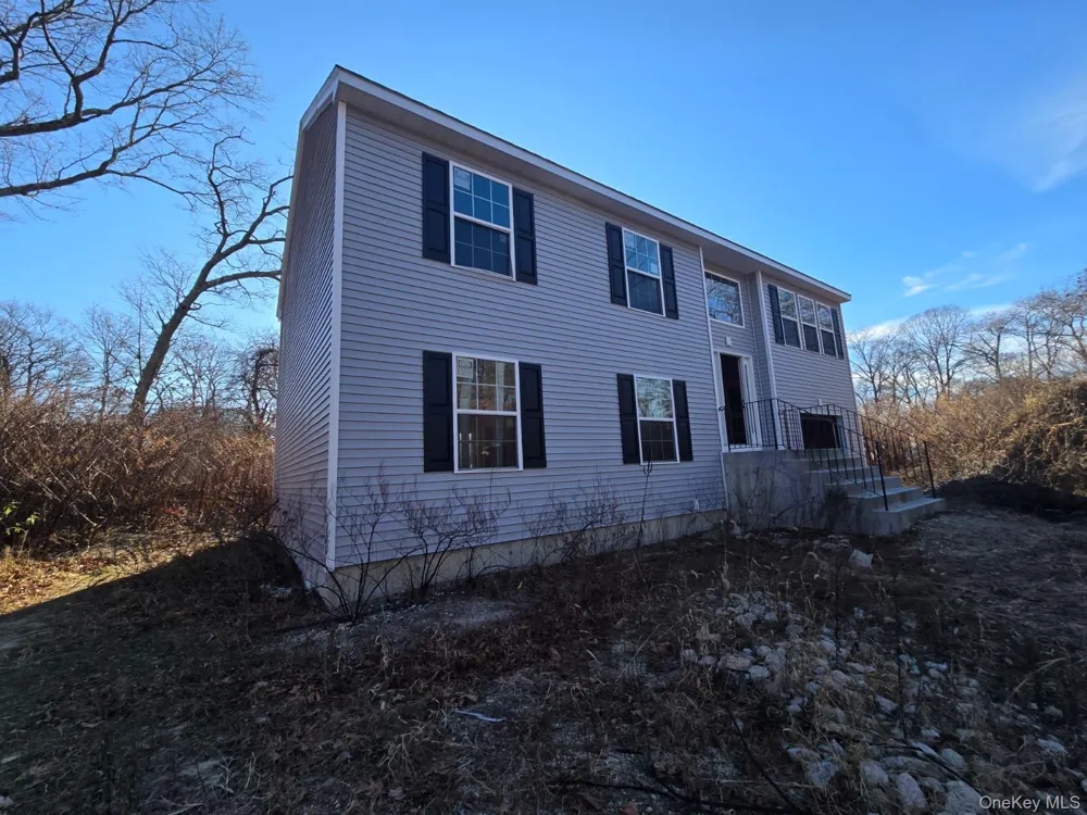 20 Barbara Lane Medford, NY 11763