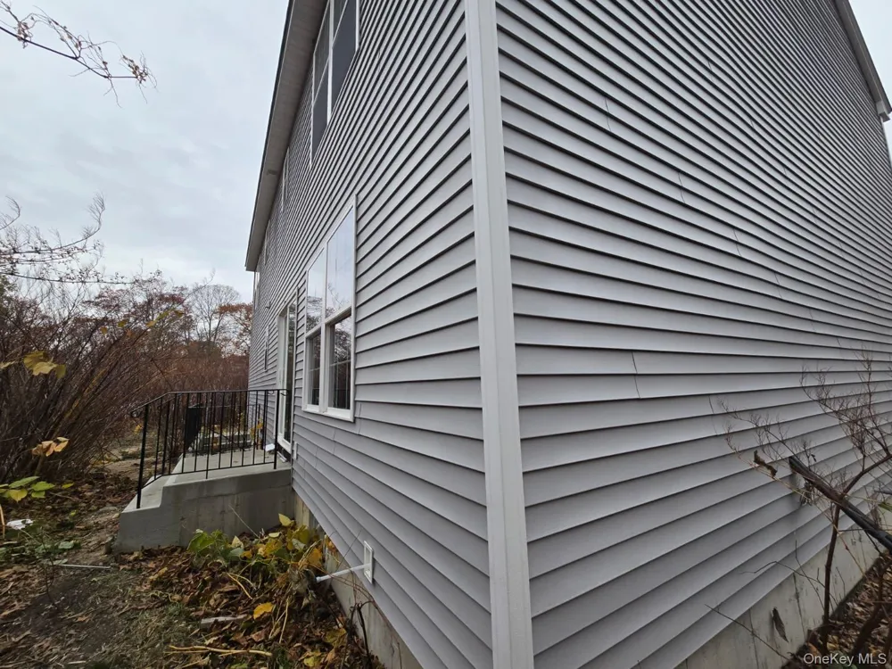 20 Barbara Lane Medford, NY 11763