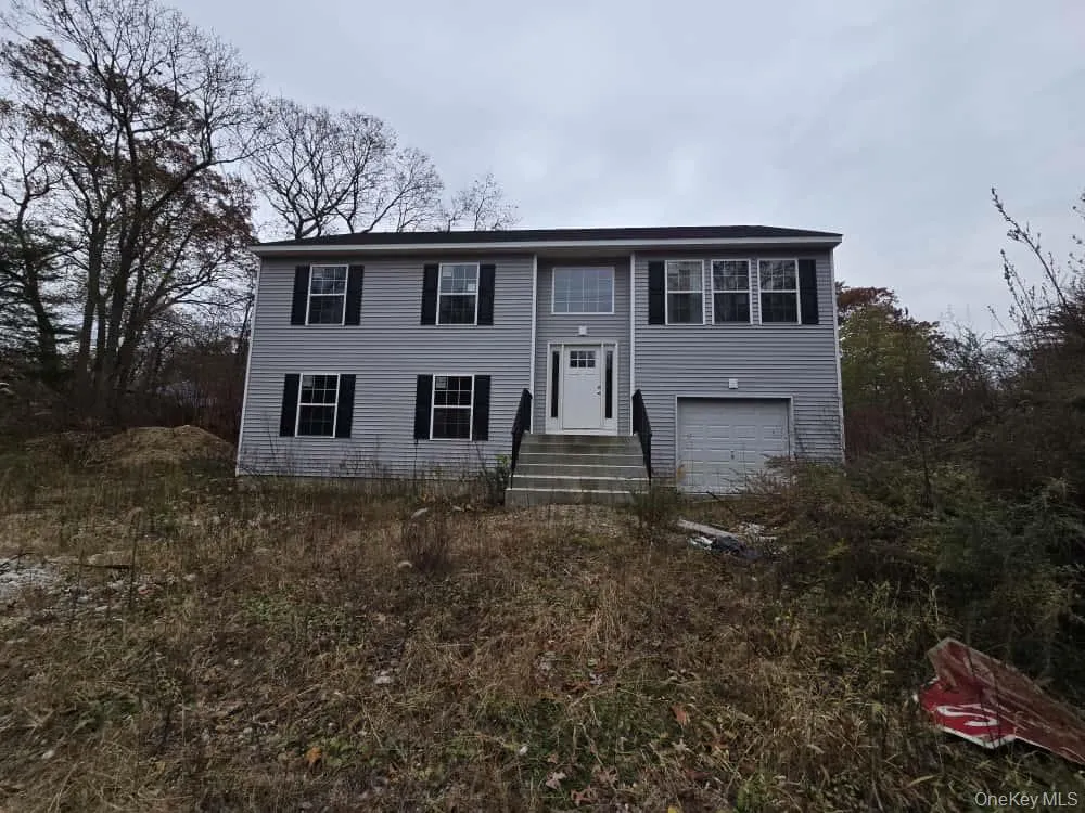 20 Barbara Lane Medford, NY 11763