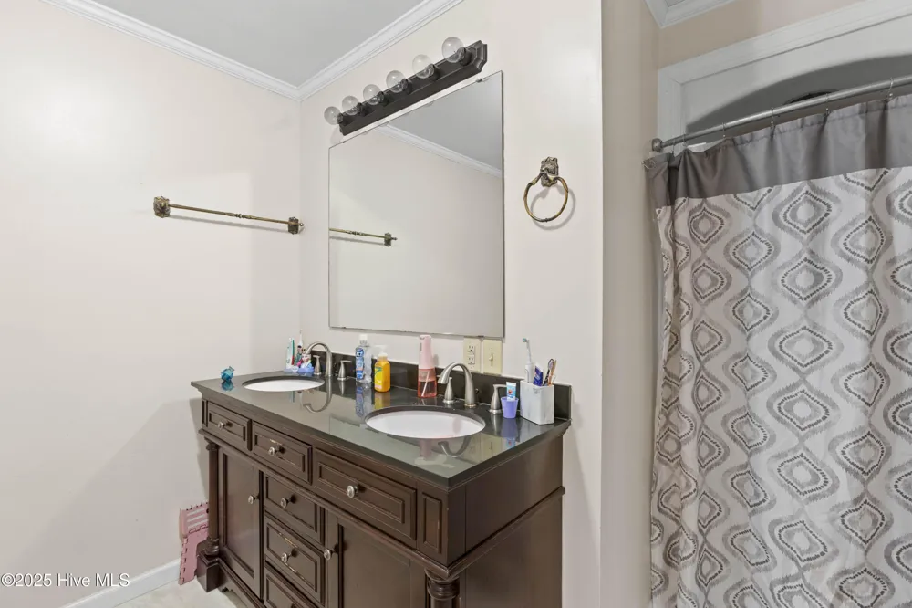 653 Seth Turner Road Albertson, NC 28508