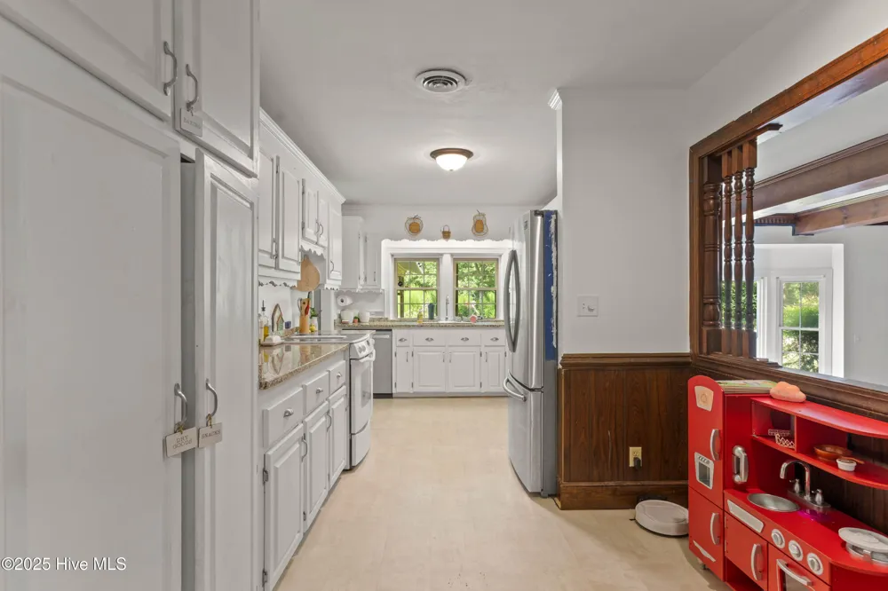 653 Seth Turner Road Albertson, NC 28508