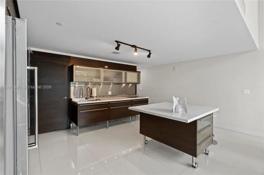 6000 Collins Ave #336 Miami Beach, FL 33140