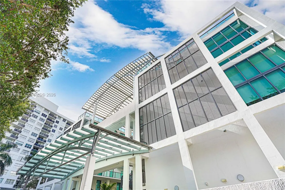 6000 Collins Ave #336 Miami Beach, FL 33140