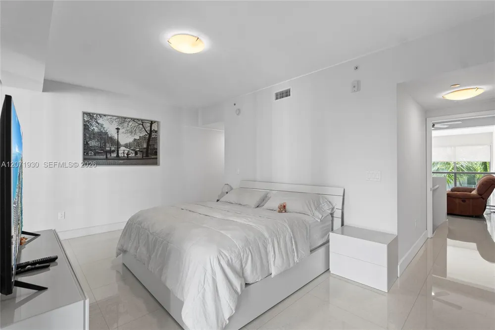 6000 Collins Ave #336 Miami Beach, FL 33140