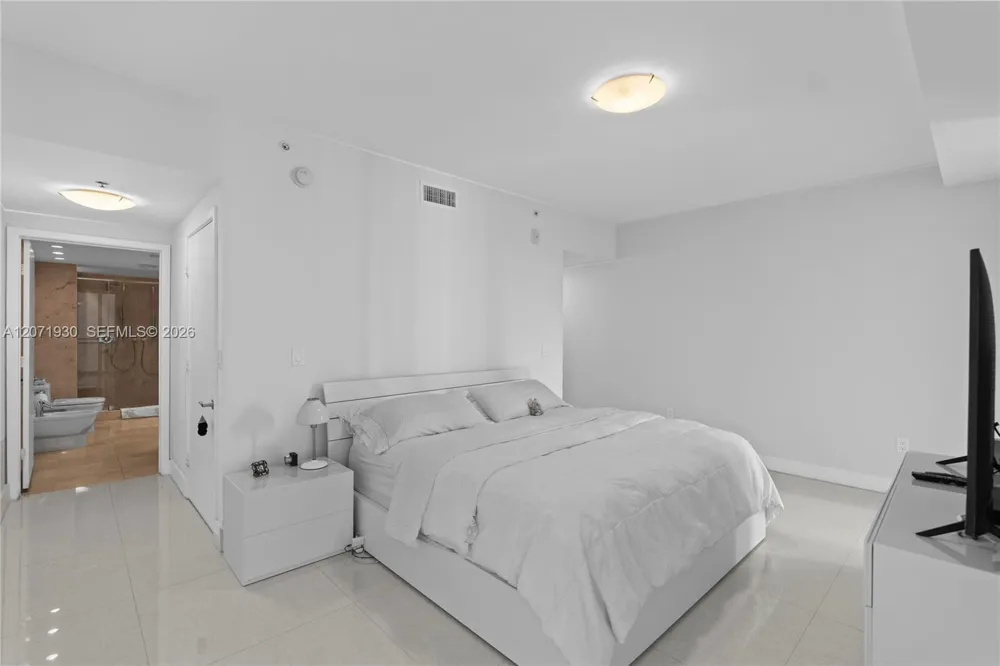 6000 Collins Ave #336 Miami Beach, FL 33140