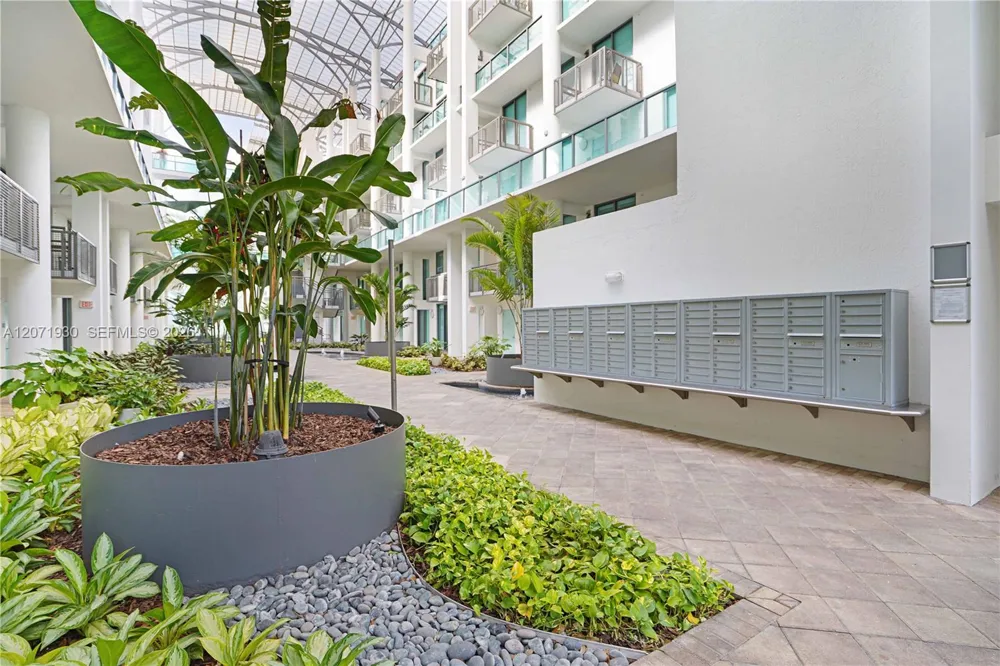 6000 Collins Ave #336 Miami Beach, FL 33140