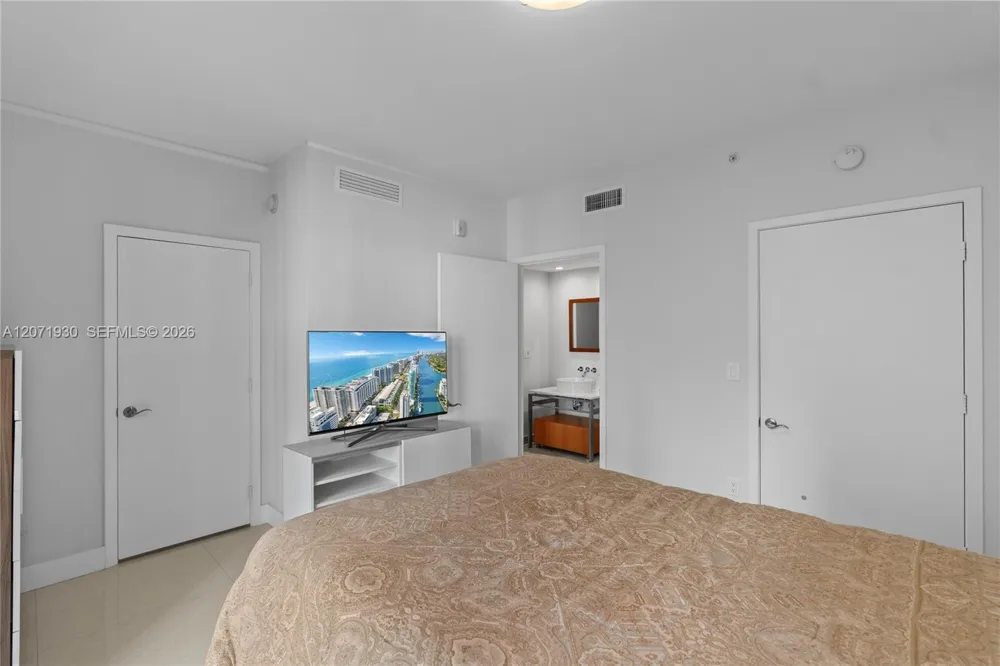 6000 Collins Ave #336 Miami Beach, FL 33140