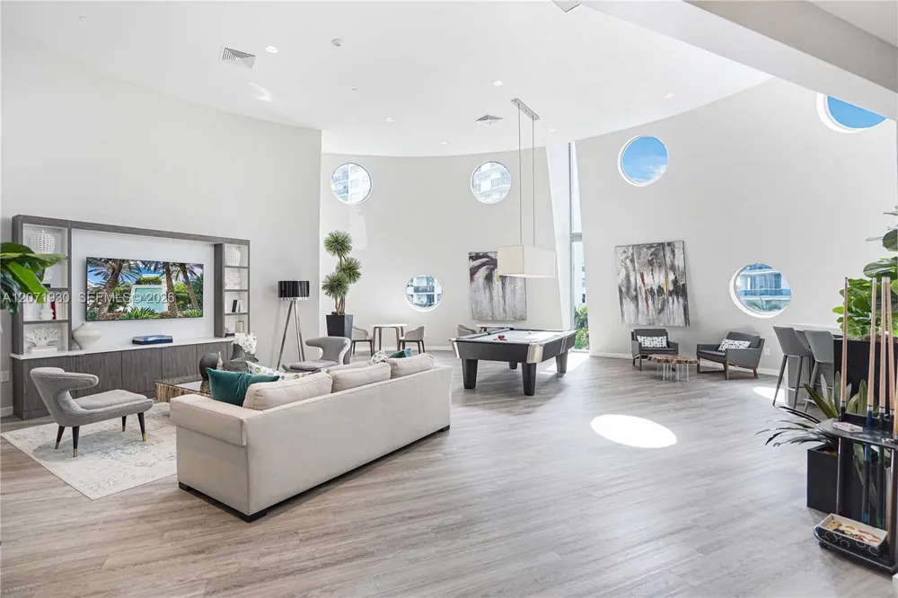 6000 Collins Ave #336 Miami Beach, FL 33140