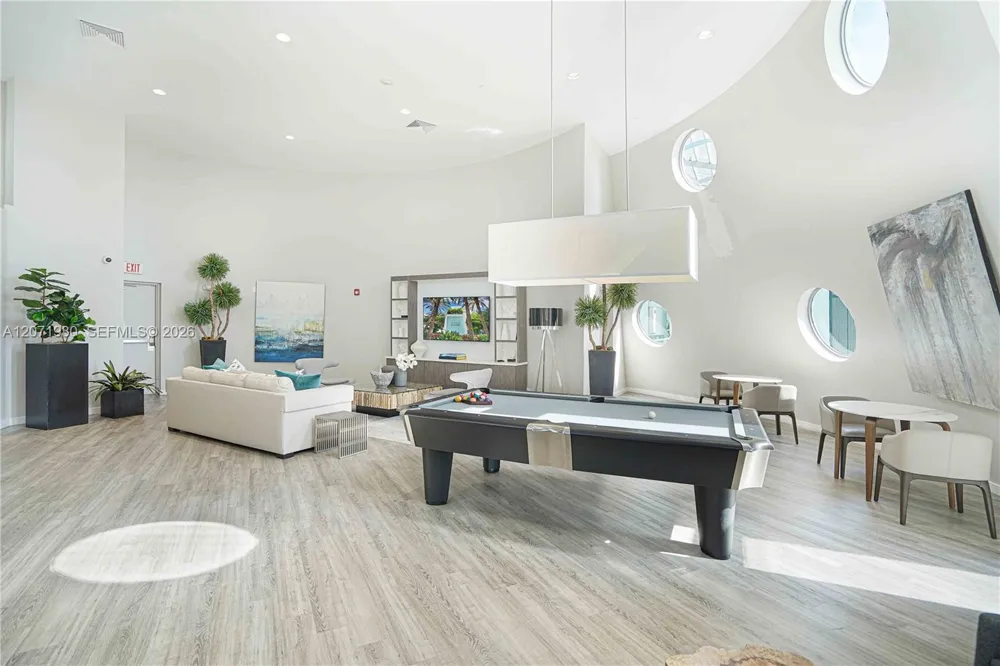 6000 Collins Ave #336 Miami Beach, FL 33140