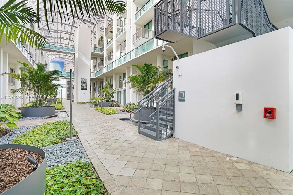 6000 Collins Ave #336 Miami Beach, FL 33140