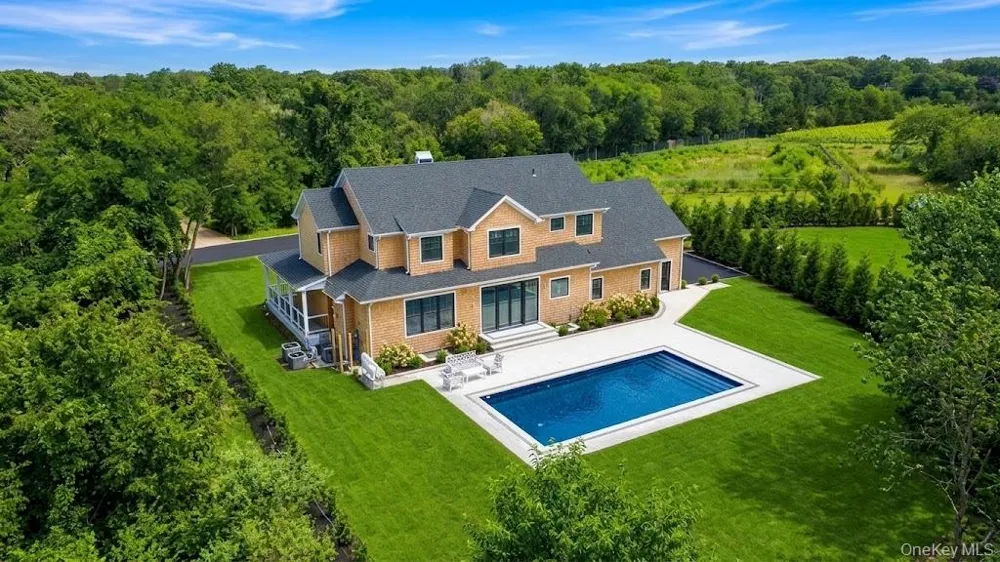 390 Wildberry Lane Southold, NY 11971