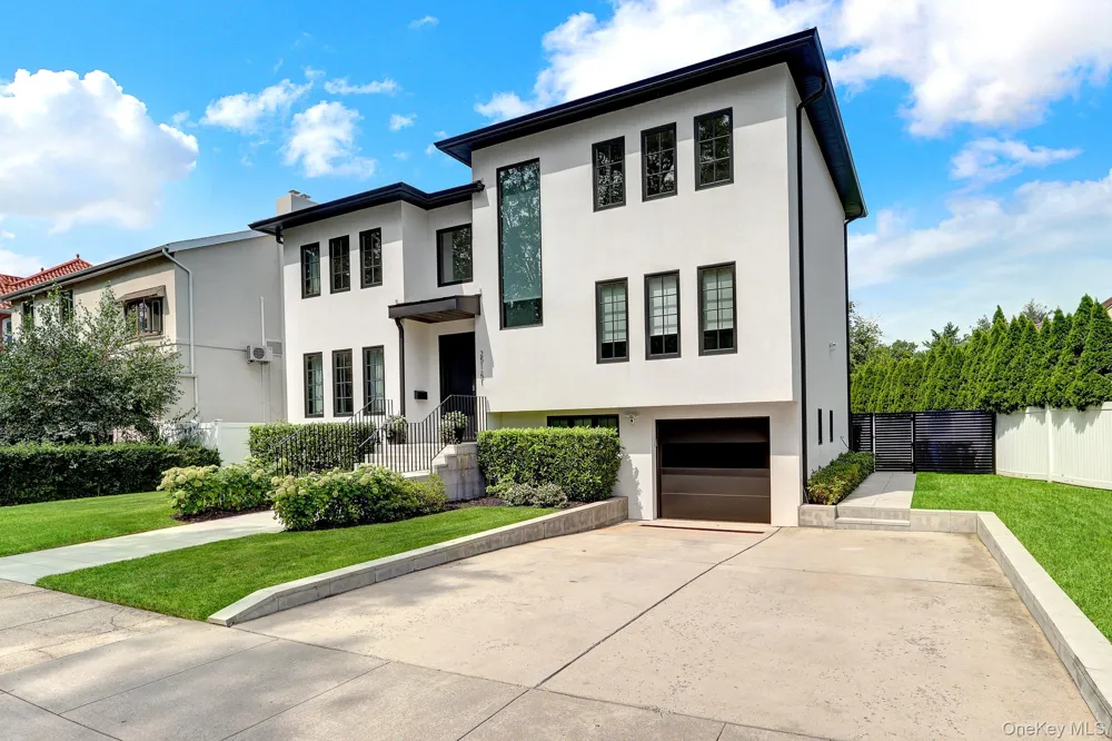 251-51 52nd Avenue Little Neck, NY 11362