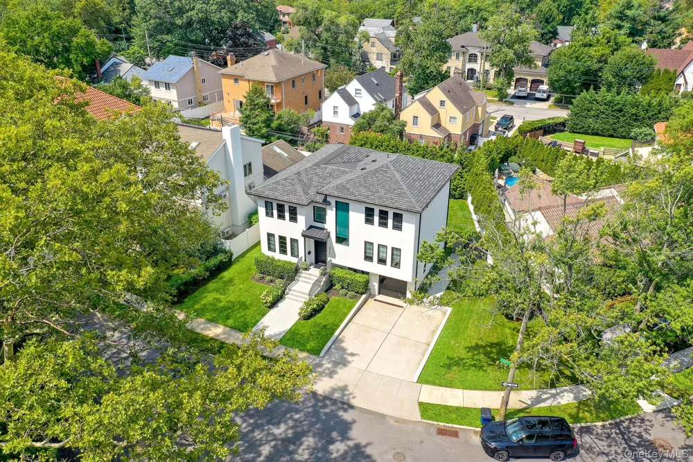 251-51 52nd Avenue Little Neck, NY 11362