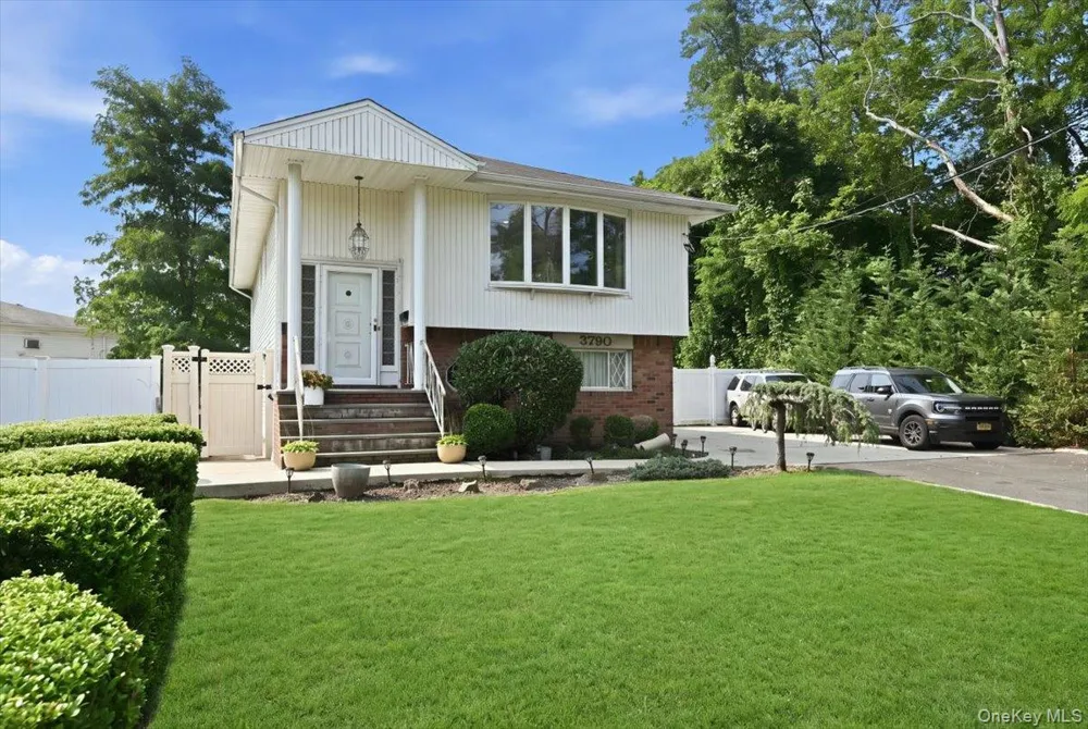 3790 Waverly Avenue Seaford, NY 11783