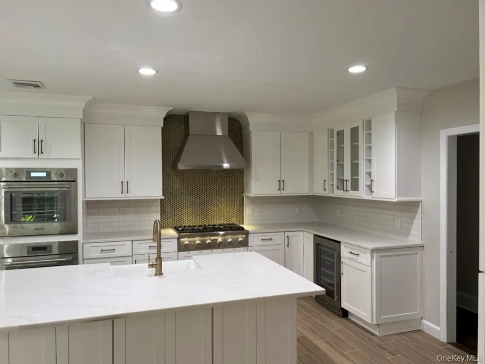 23 Matinecock Farms Road Glen Cove, NY 11542