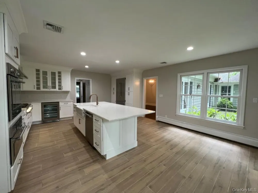 23 Matinecock Farms Road Glen Cove, NY 11542