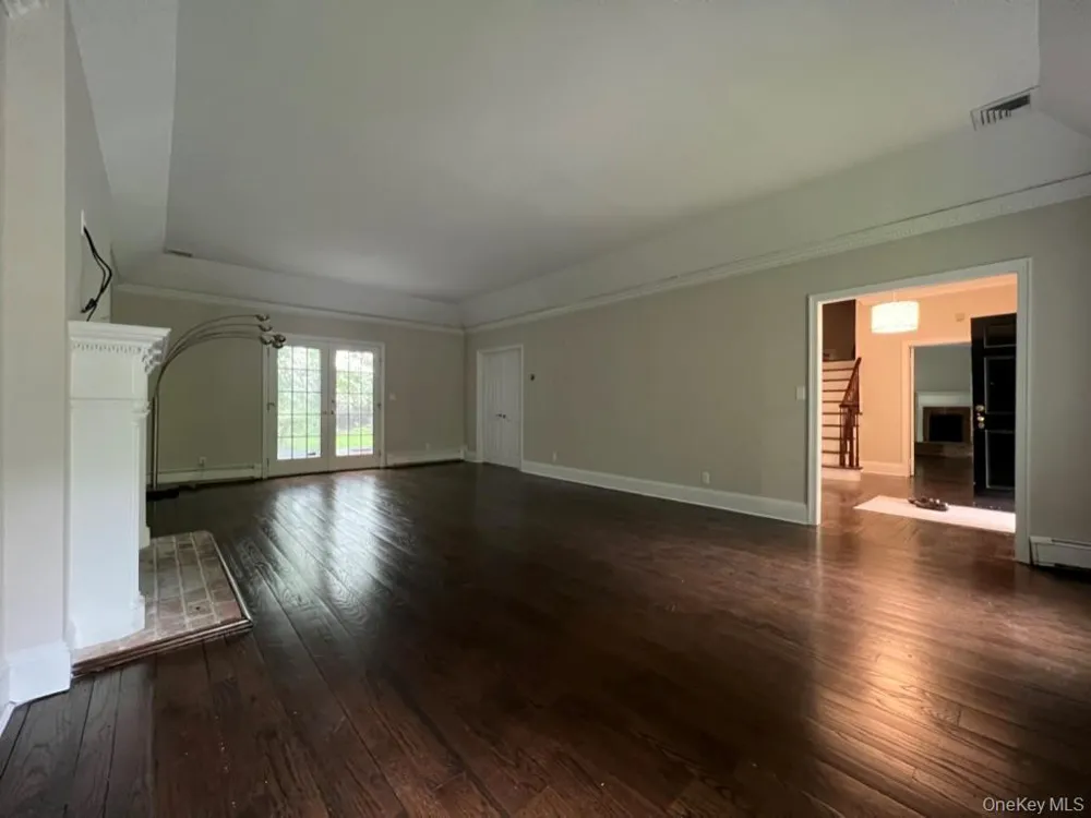 23 Matinecock Farms Road Glen Cove, NY 11542